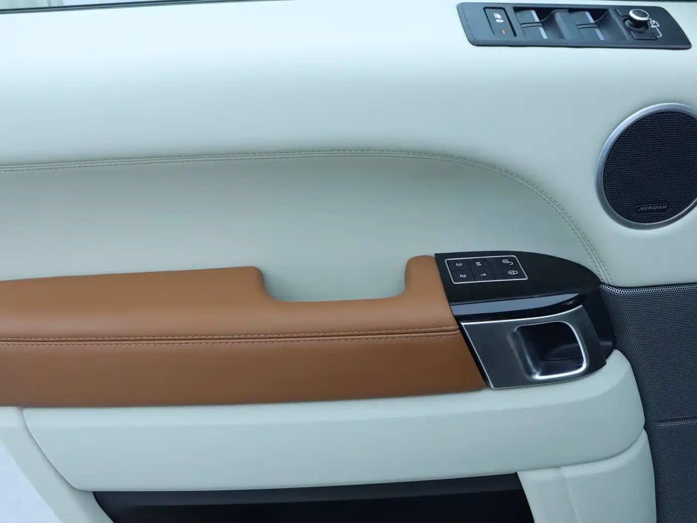 Land Rover Range Rover Sport 2014 3.0 SC V6 Trendsetting Genesis Edition фото 11
