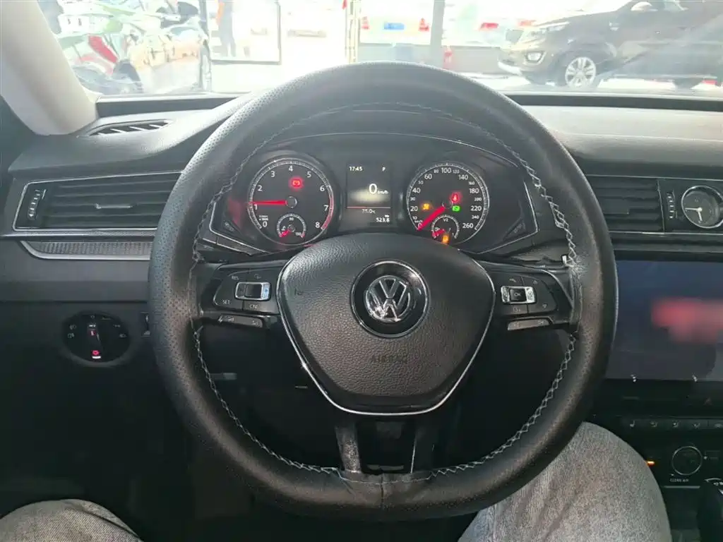 Volkswagen Passat 2016 330TSI DSG Executive Edition фото 11