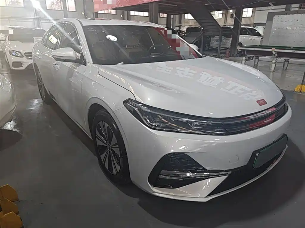 Geely Galaxy Galaxy A7 2025 EM-i 150km Premium Edition фото 19