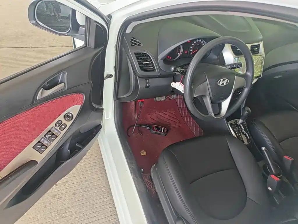 Hyundai Reina 2014 2014 Model 1.4L Automatic GLX