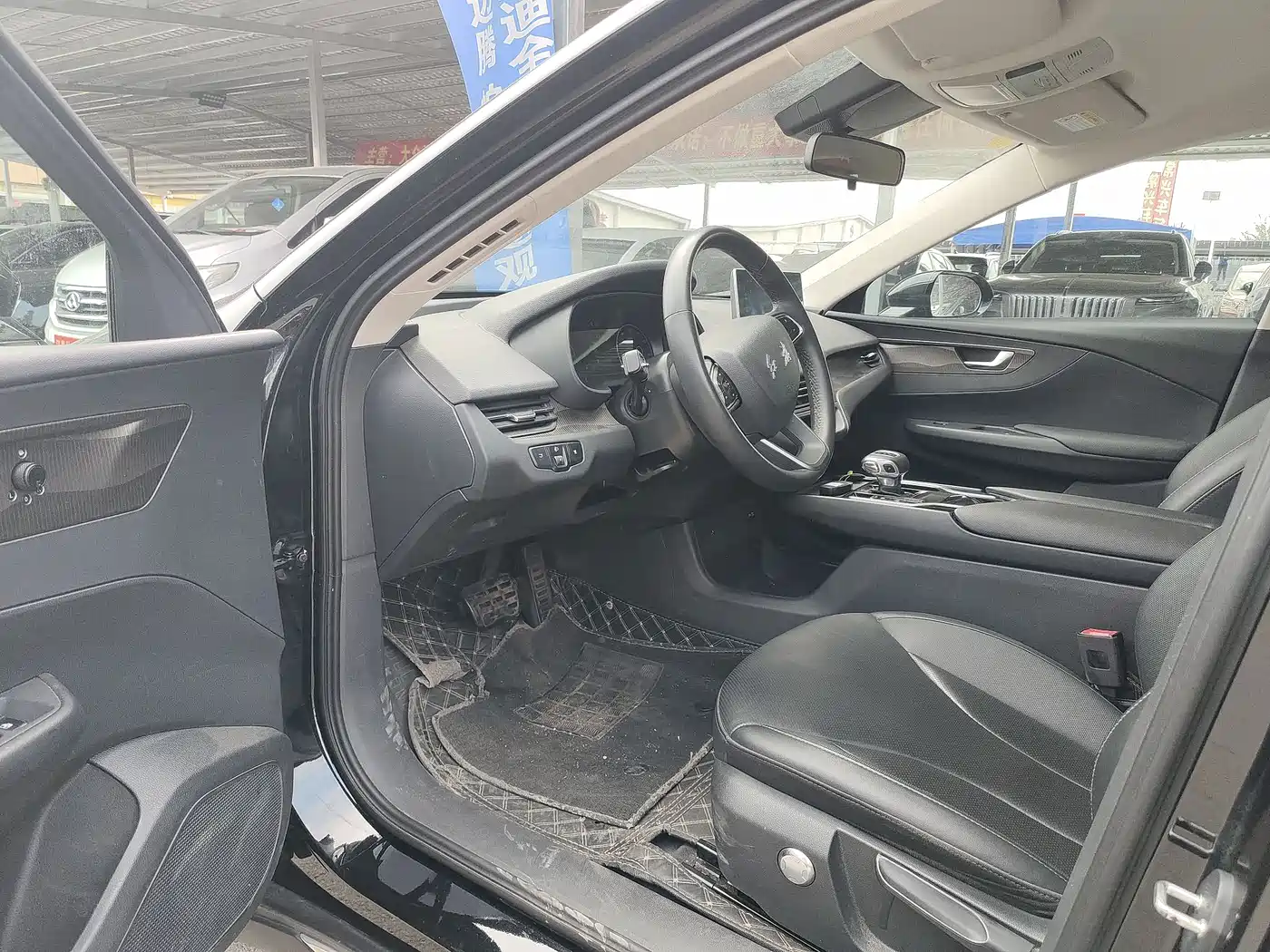 Hongqi E-QM5 2022 431km Charging Enjoyment Edition фото 6