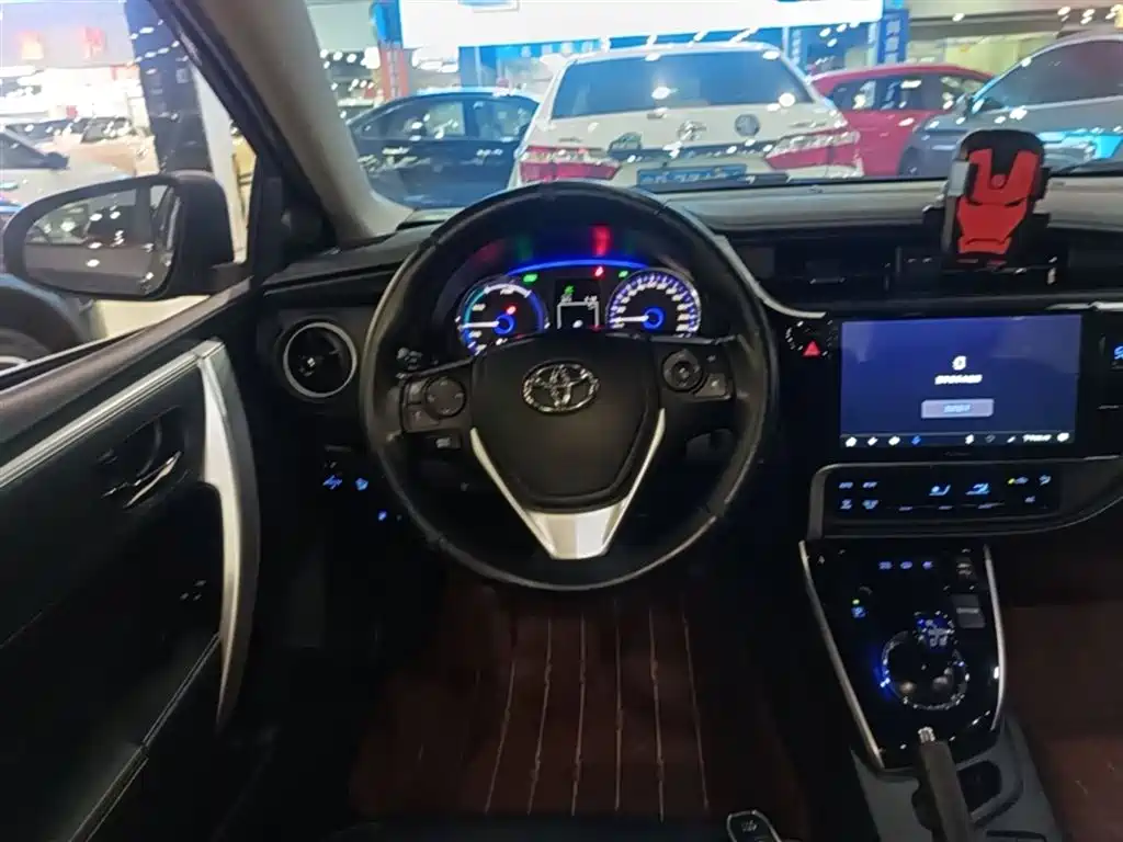 Toyota Corolla Twin Engine E+ 2019 1.8L E-CVT Luxury Edition фото 11