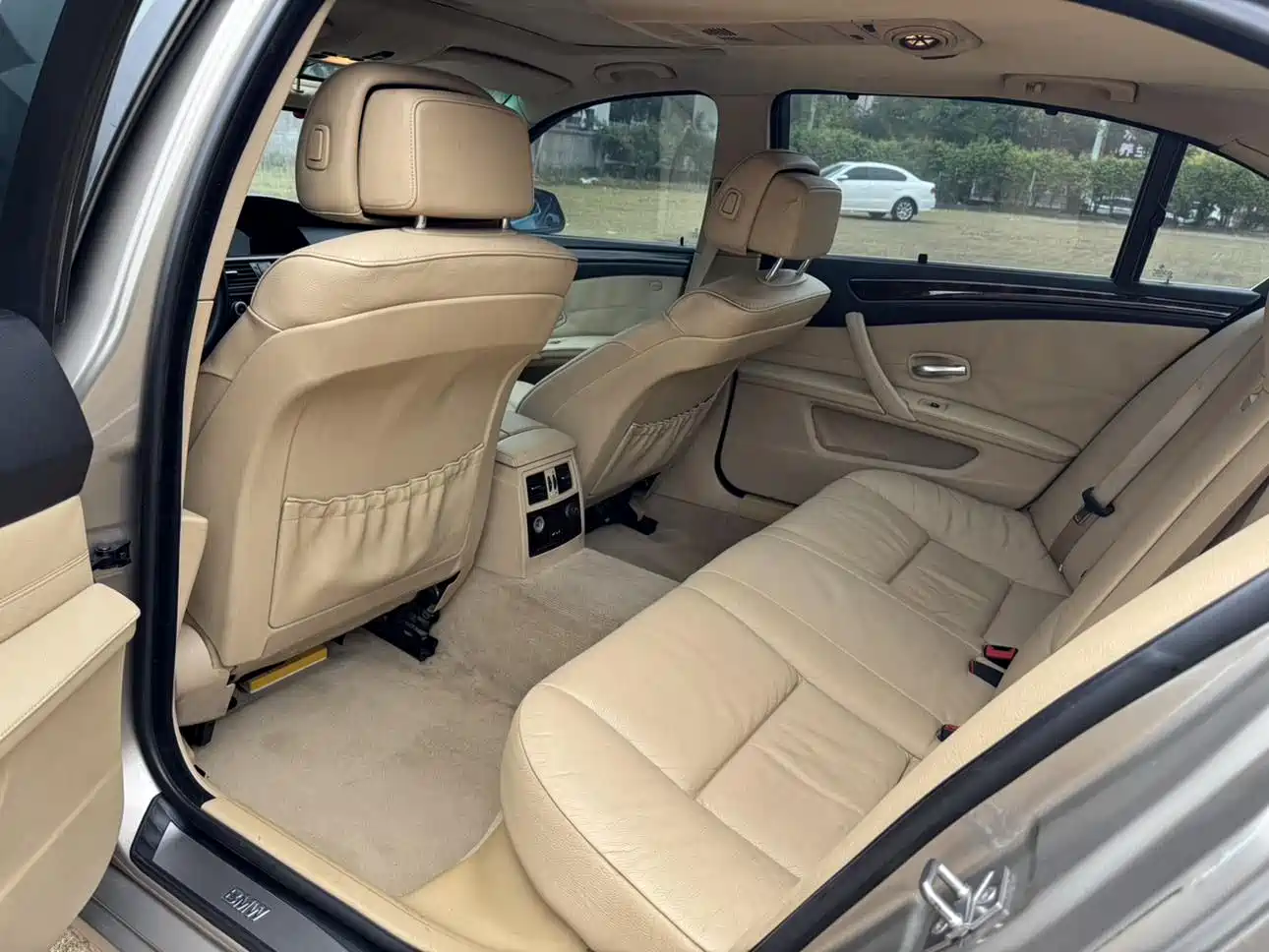 BMW 5 Series 2010 520Li Leading фото 6