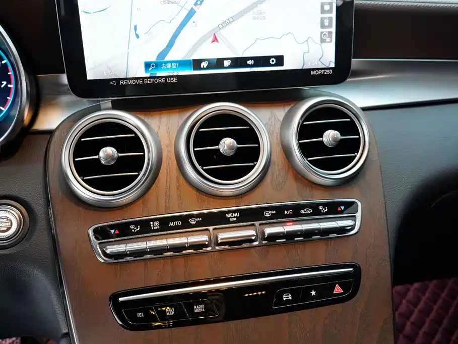 Mercedes-Benz GLC 2022 Facelift GLC 260 L 4MATIC Luxury Model фото 28