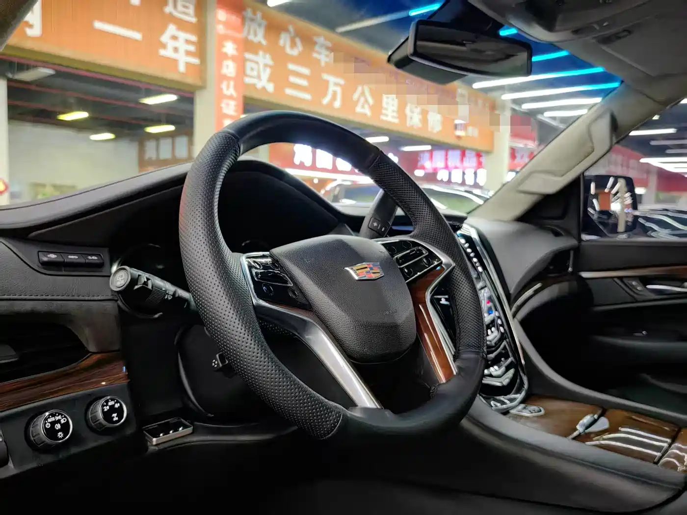 Cadillac Escalade 2017 6.2L ESV Platinum Extended фото 7