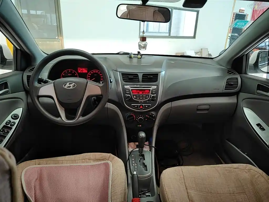 Hyundai Verna 2014 1.4L Automatic Smart GLS фото 10