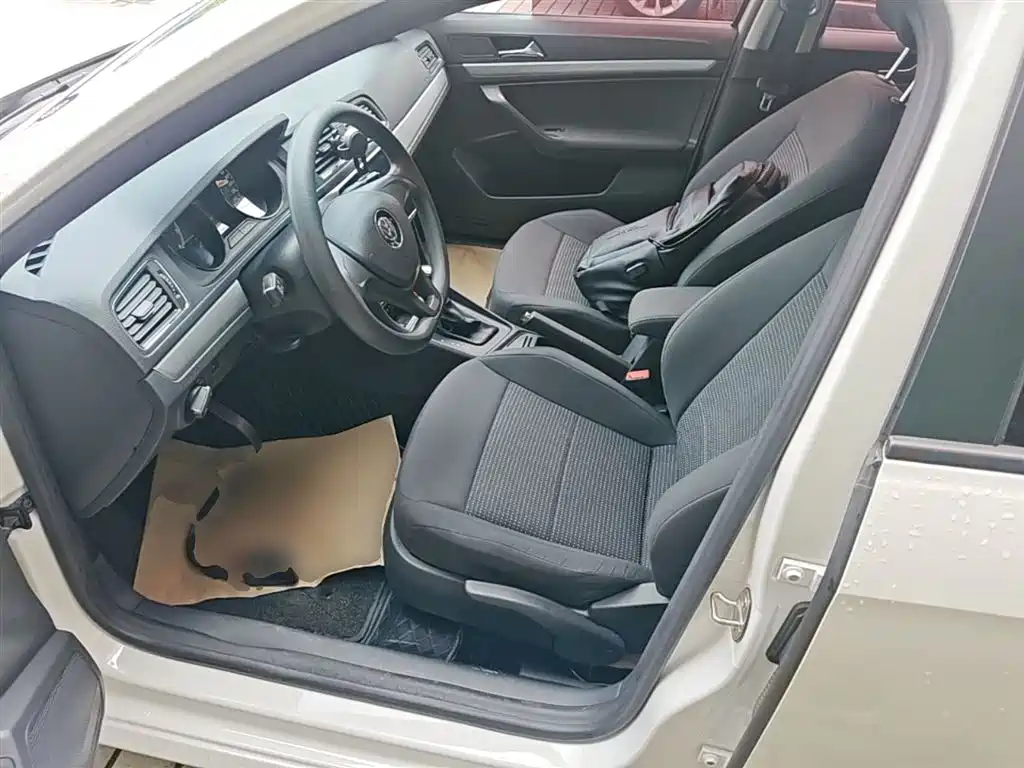 Volkswagen Lavida 2017 1.6L Automatic Trend Edition фото 15