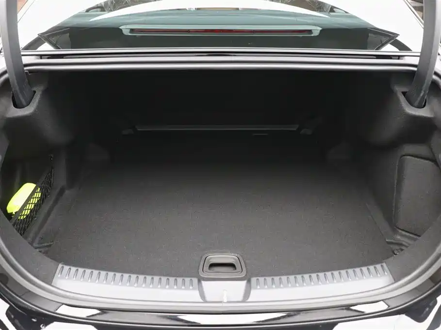Mercedes-Benz E-Class 2026 E 300 L Luxury фото 32