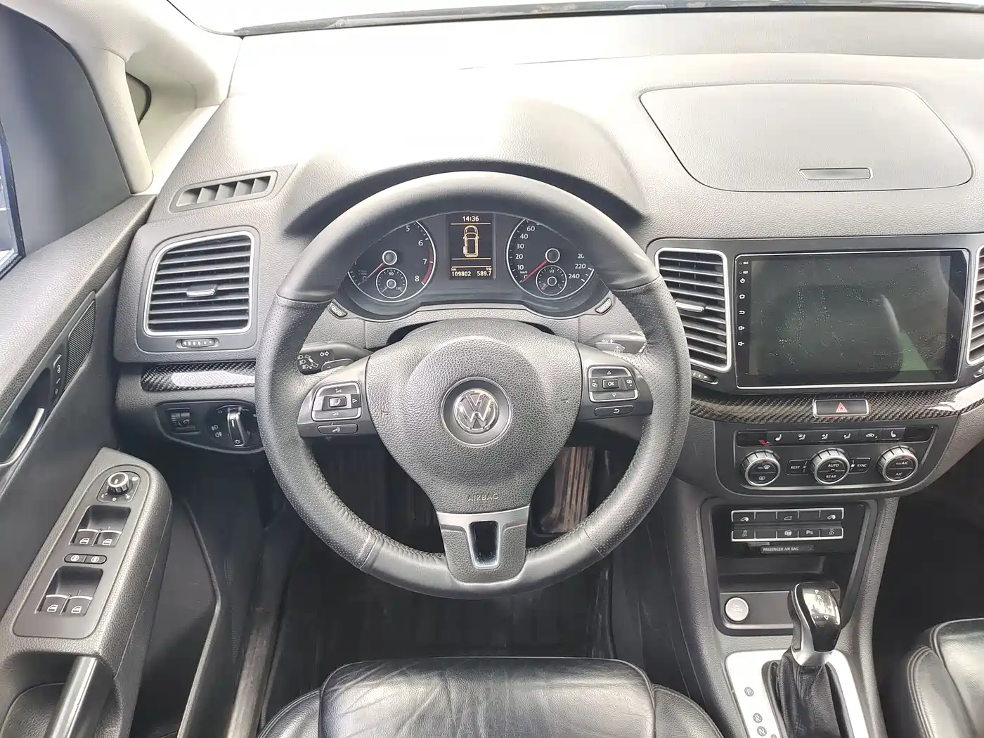 Volkswagen Sharan 2014 2.0TSI Luxury фото 8