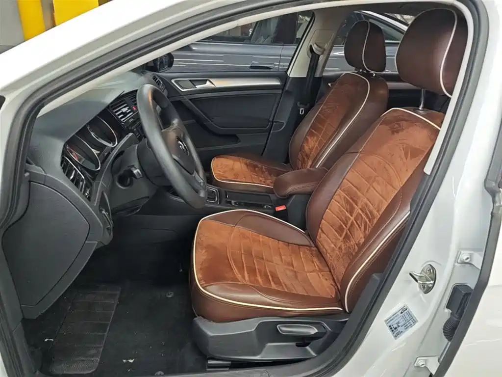 Volkswagen Golf 2018 1.6L Automatic Fashion фото 15