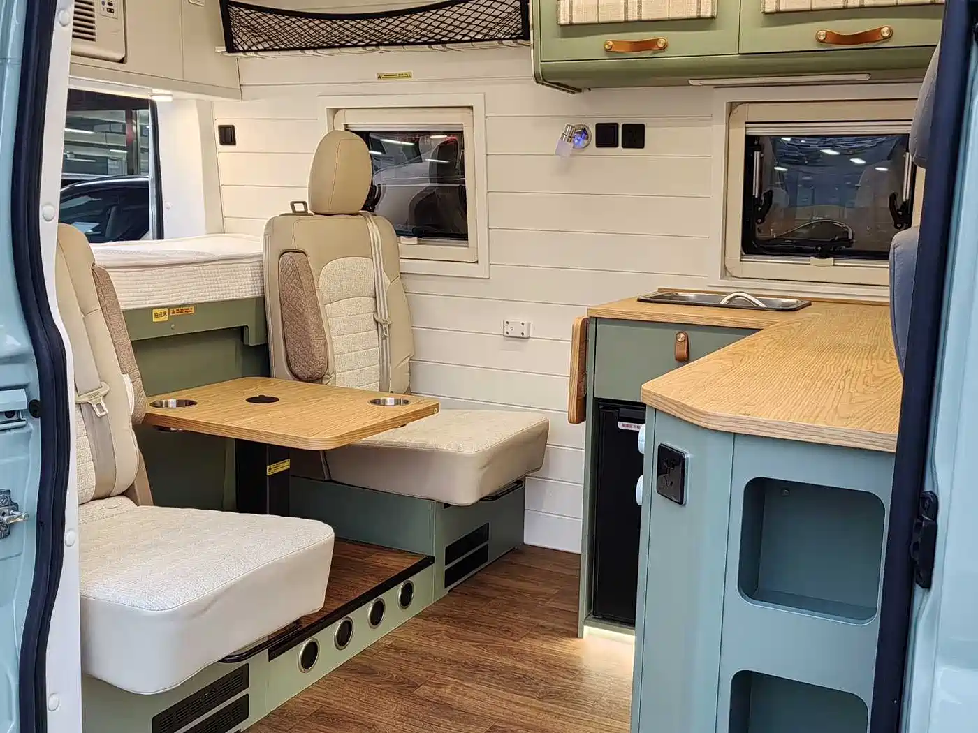 SAIC Maxus V80 RV 2022 2.0T Traveler RVLIFE Camping Edition фото 14