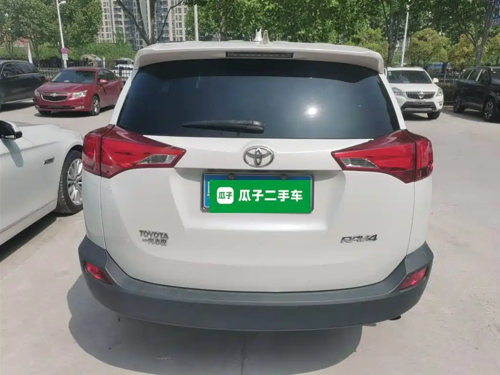 Toyota RAV4 Rongfang 2015 2.0L CVT 2WD Trend Edition фото 6