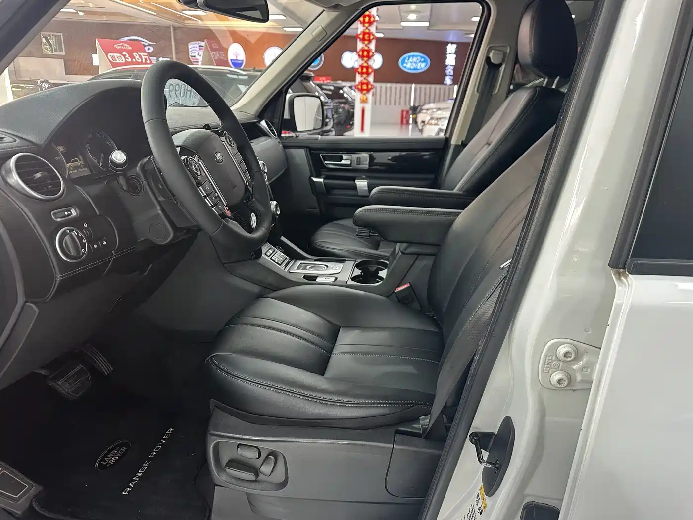Land Rover Discovery 2013 3.0 SDV6 HSE Diesel фото 8