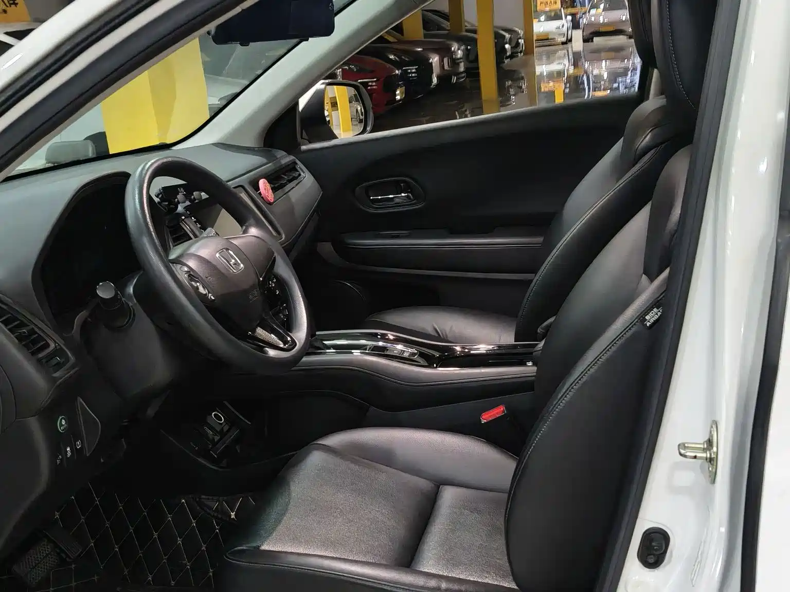 Фото 8 - Honda Vezel