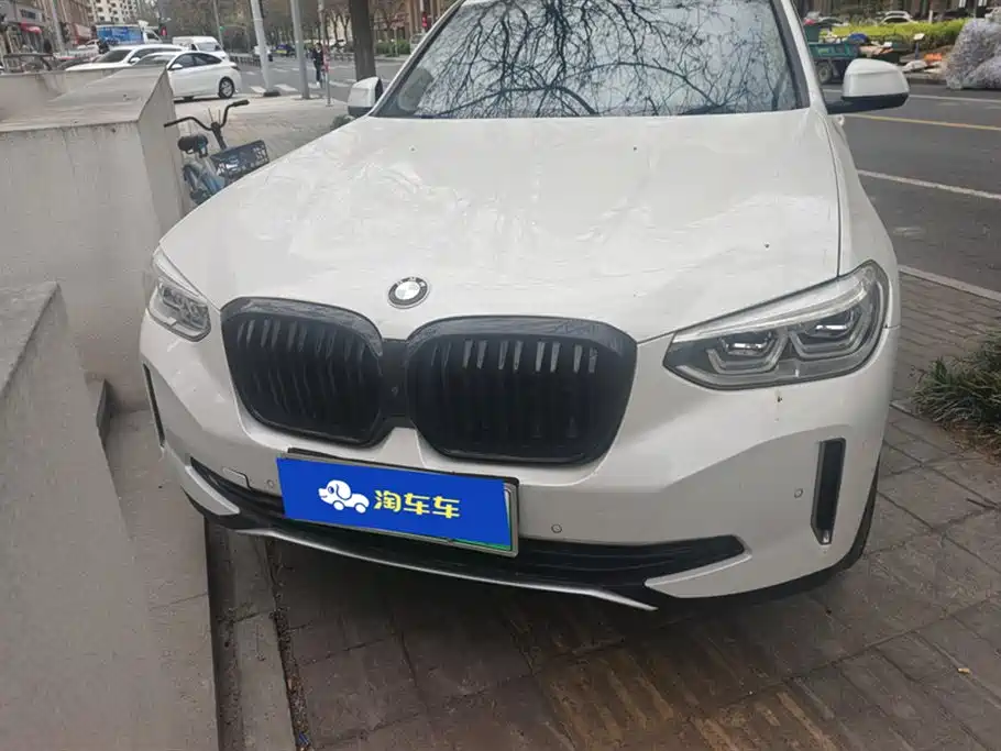 BMW IX3