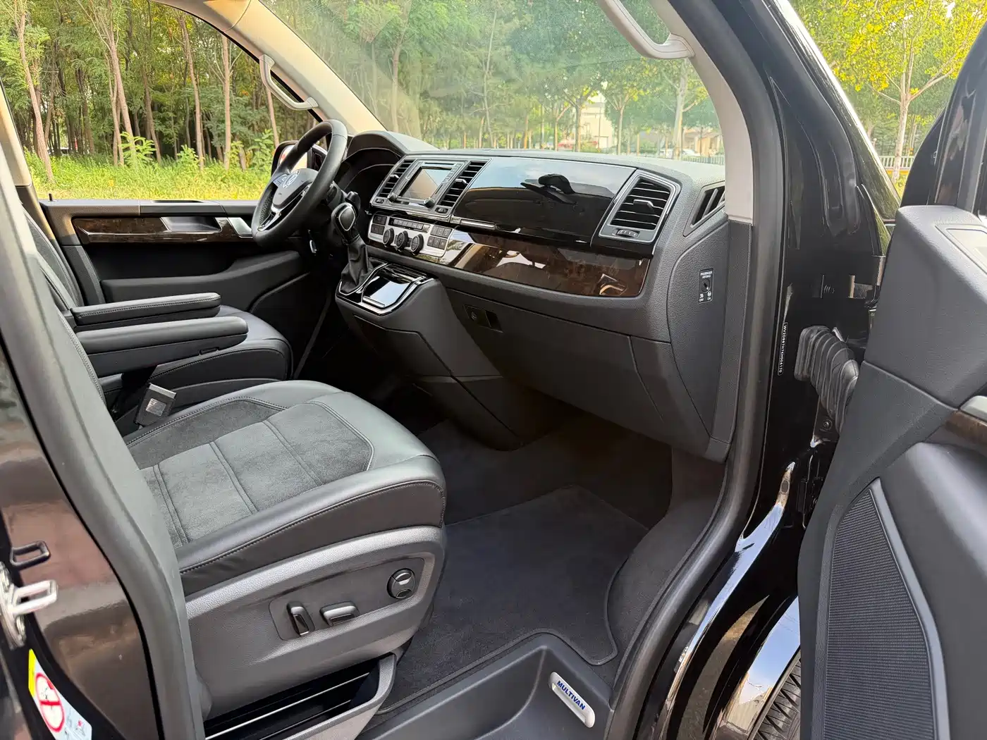 Volkswagen Multivan 2019 2018 2.0TSI 4WD Explorer Edition 7-Seater