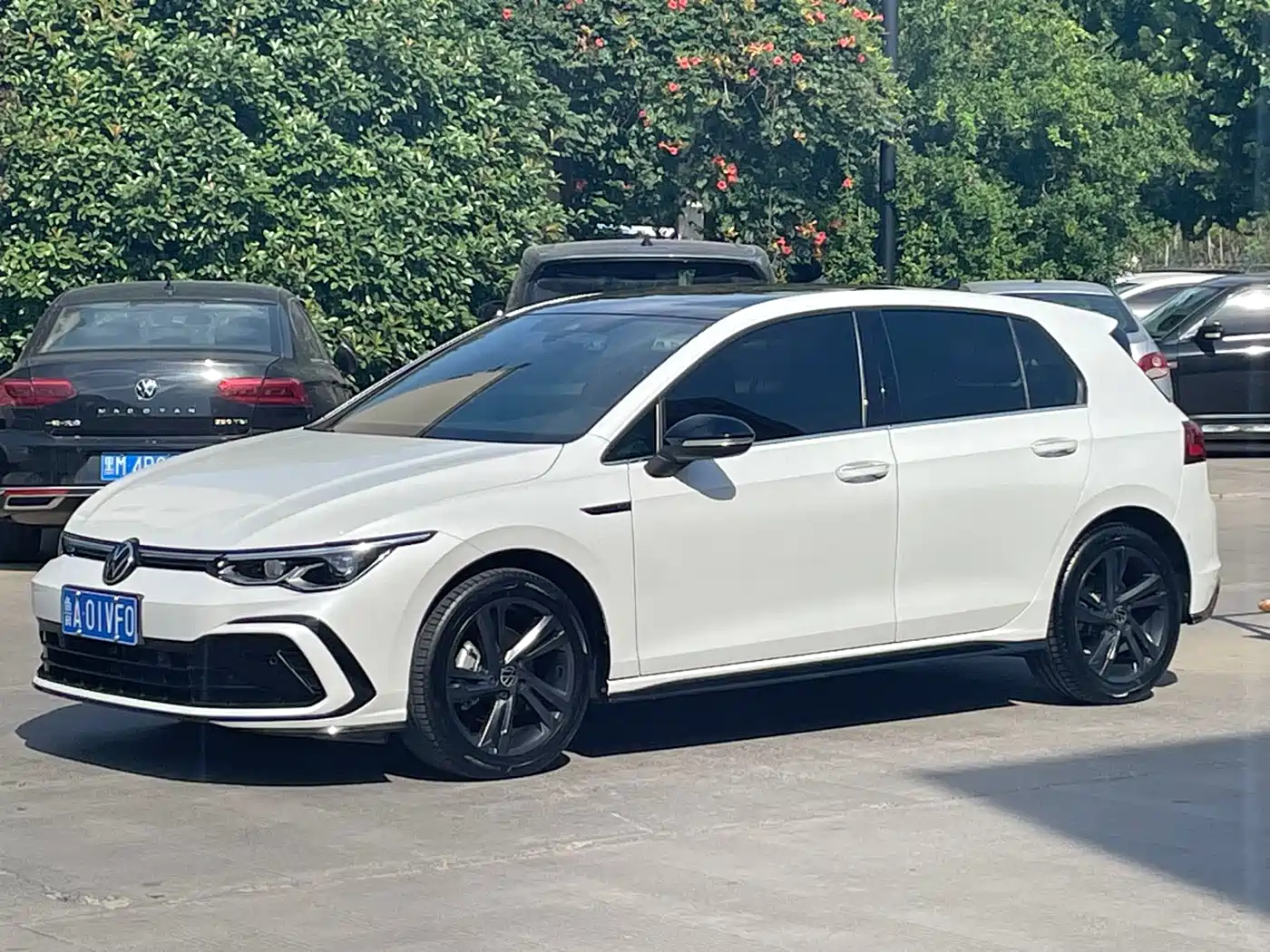 VOLKSWAGEN GOLF