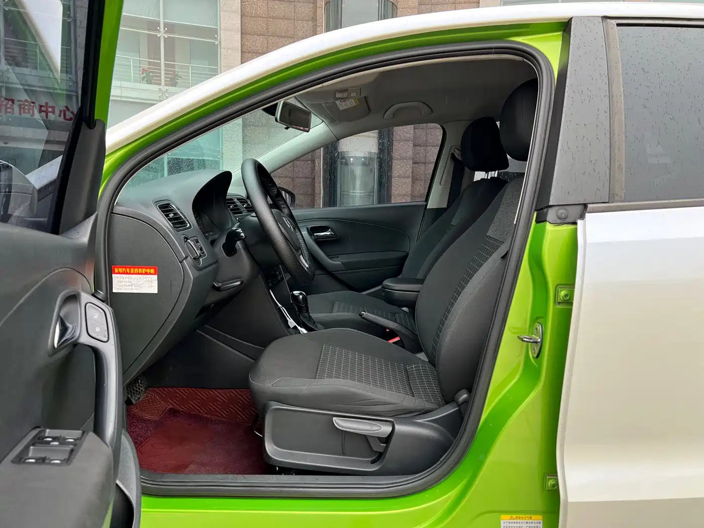 Volkswagen Polo 2014 1.6L Automatic Comfort Edition фото 8