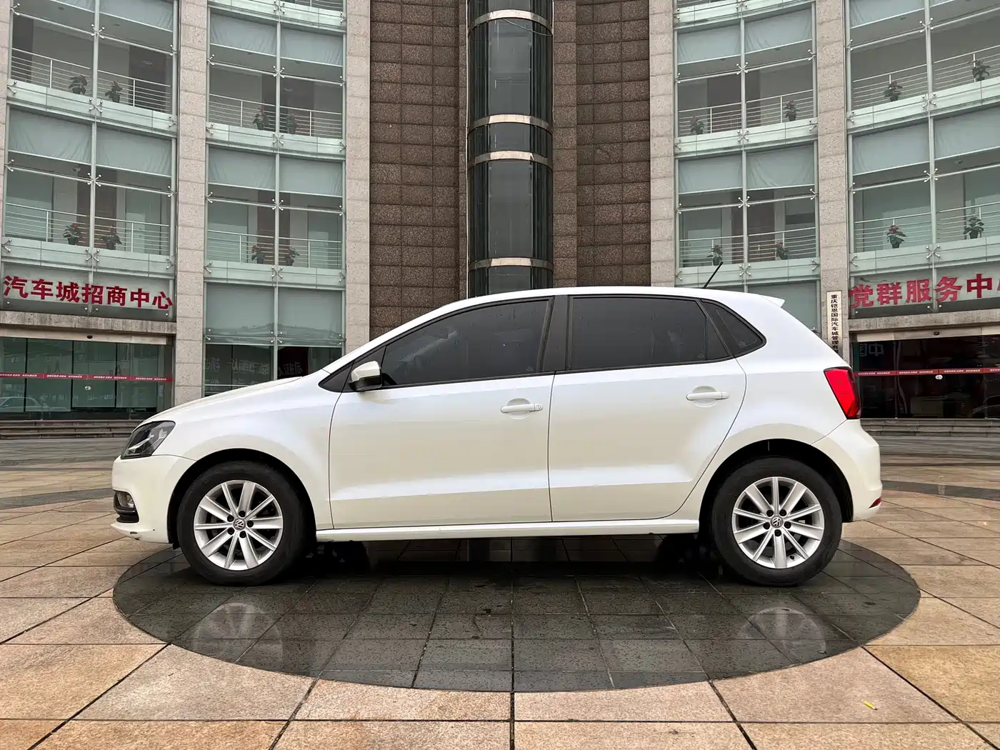 Volkswagen Polo 2014 1.6L Automatic Comfort Edition фото 3