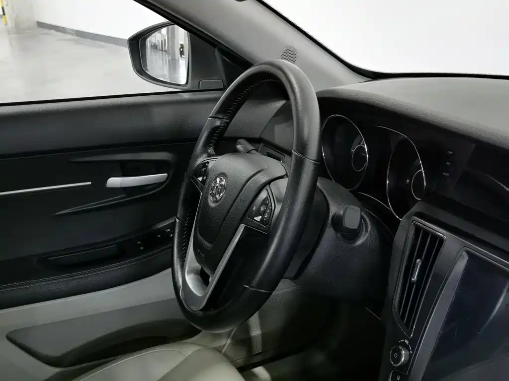 Фото 22 - BAIC Senova D50