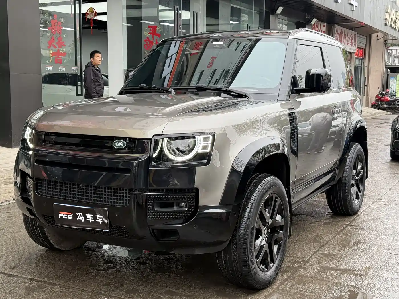 Land Rover Defender 2023 Facelift 90 3.0T P400 XS фото 2