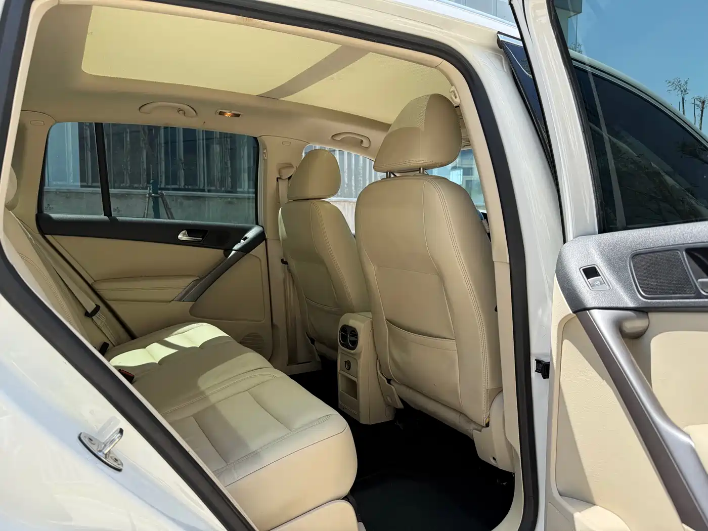 Volkswagen Tiguan 2010 1.8TSI Automatic 4WD Elite фото 9
