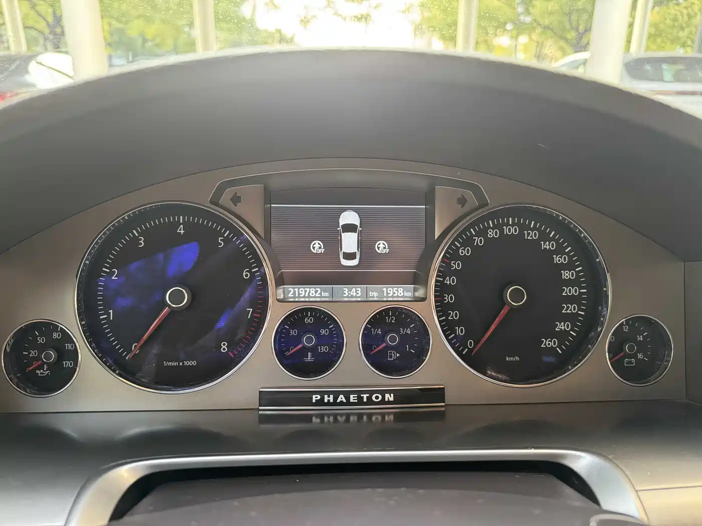 Volkswagen Phaeton 2011 3.6L V6 5-Seater Extended Comfort фото 10
