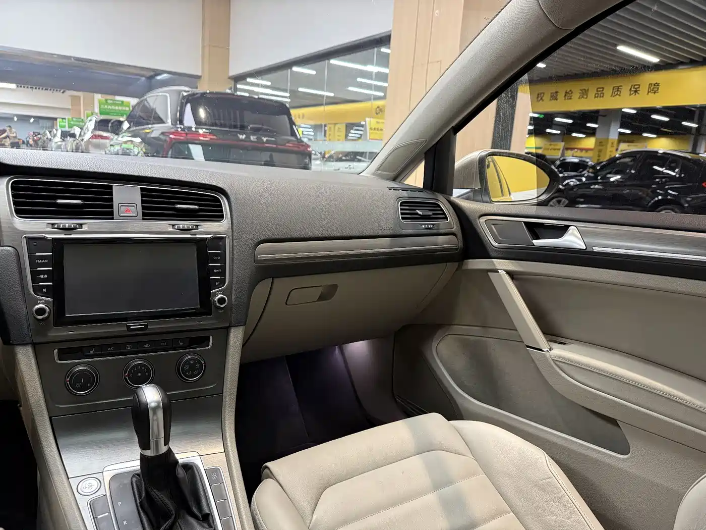 Volkswagen Golf 2015 1.4TSI Automatic Luxury фото 8