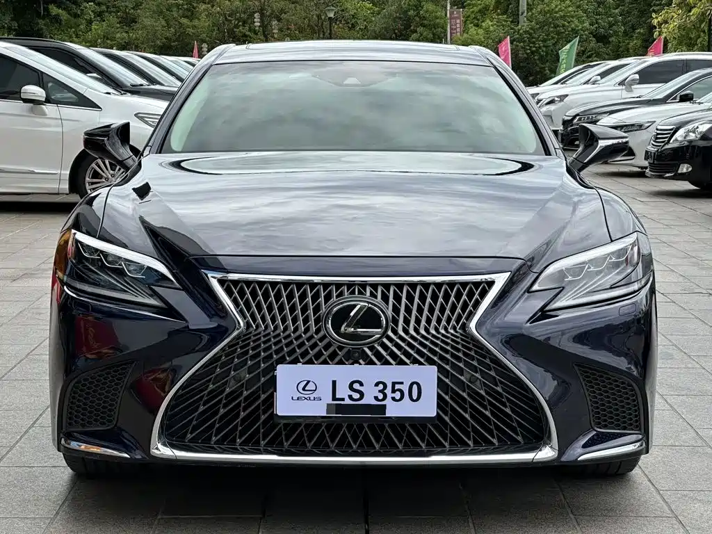 Фото 3 - Lexus LS