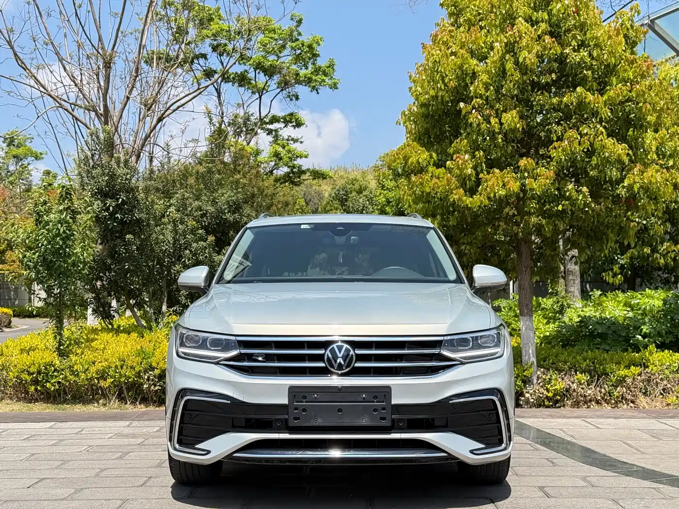 Volkswagen Tiguan L 2023 Facelift 330TSI Auto FWD R-Line Premium фото 2