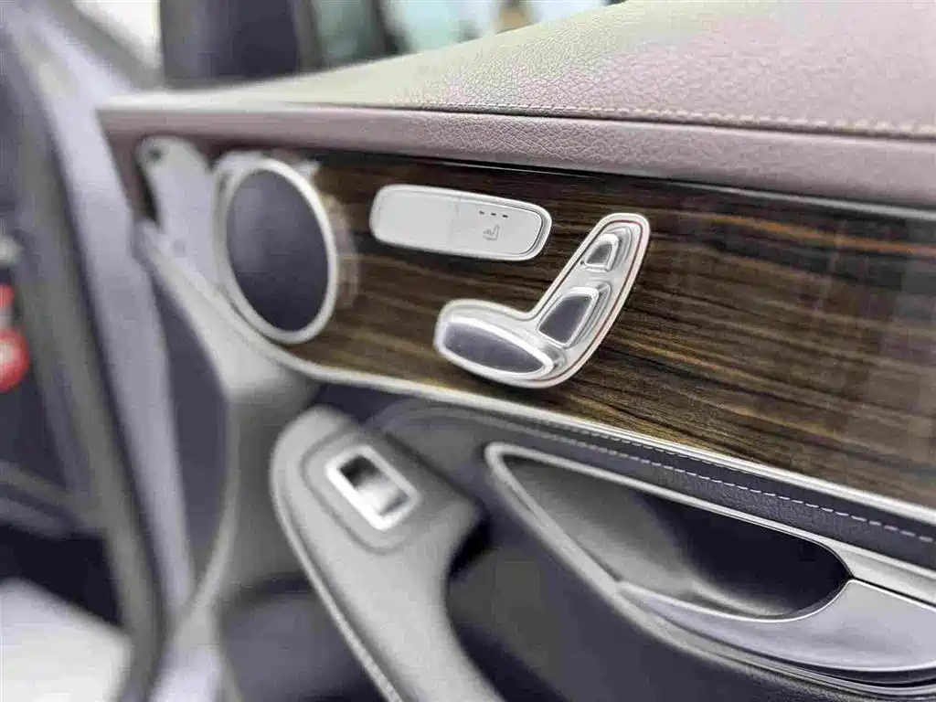 Mercedes-Benz GLC 2018 Facelift GLC 260 4MATIC Luxury фото 17