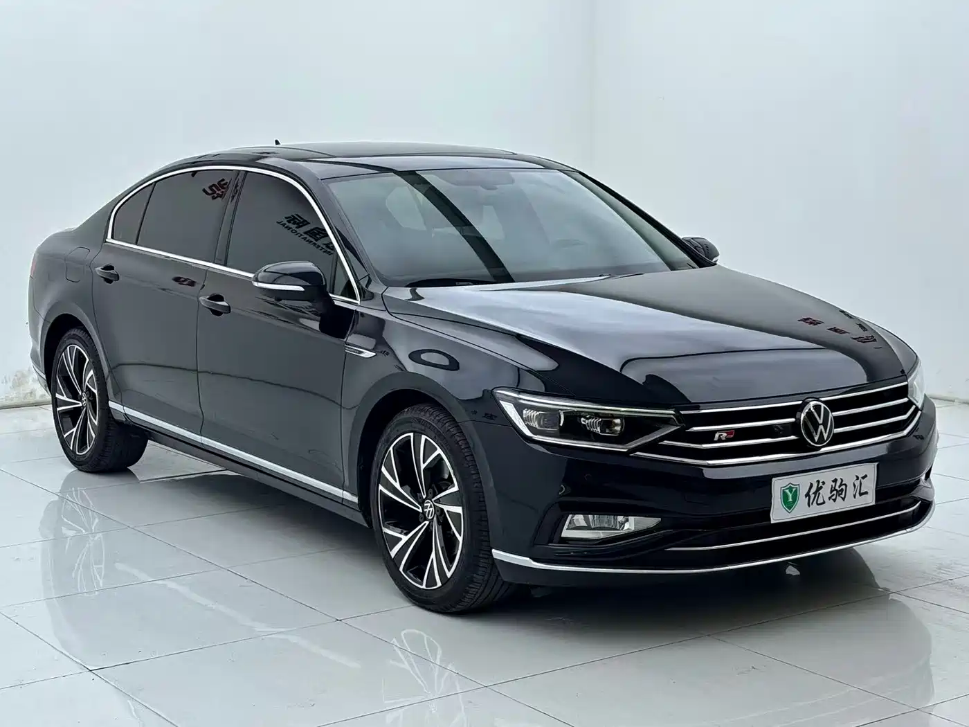 Volkswagen Magotan 2021 330TSI DSG 30th Anniversary Edition фото 3