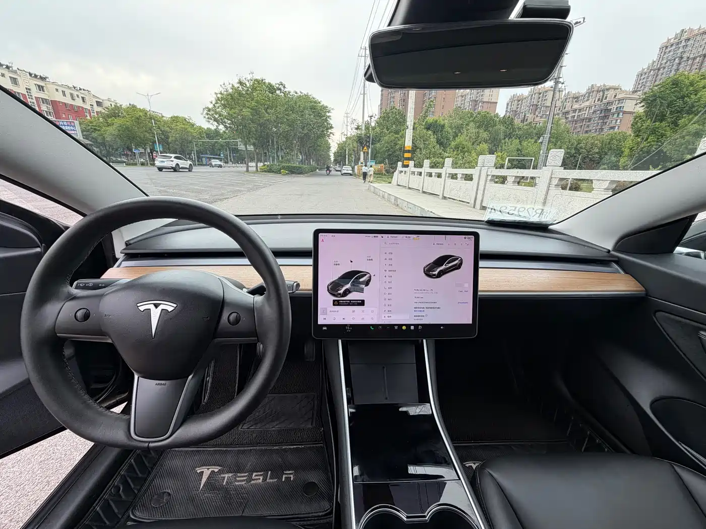 TESLA MODEL 3