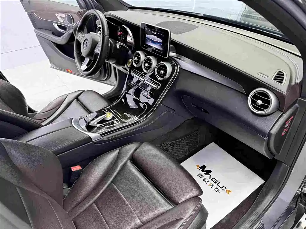 Mercedes-Benz GLC 2018 Facelift GLC 260 4MATIC Luxury фото 10