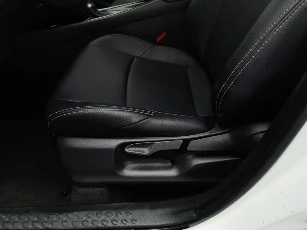 Toyota C-HR 2019 2018 2.0L Leading Sunroof Edition V
