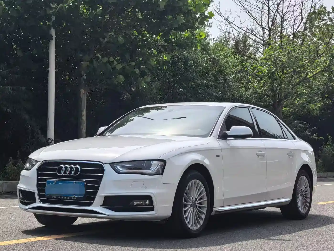 Фото 1 - Audi A4L