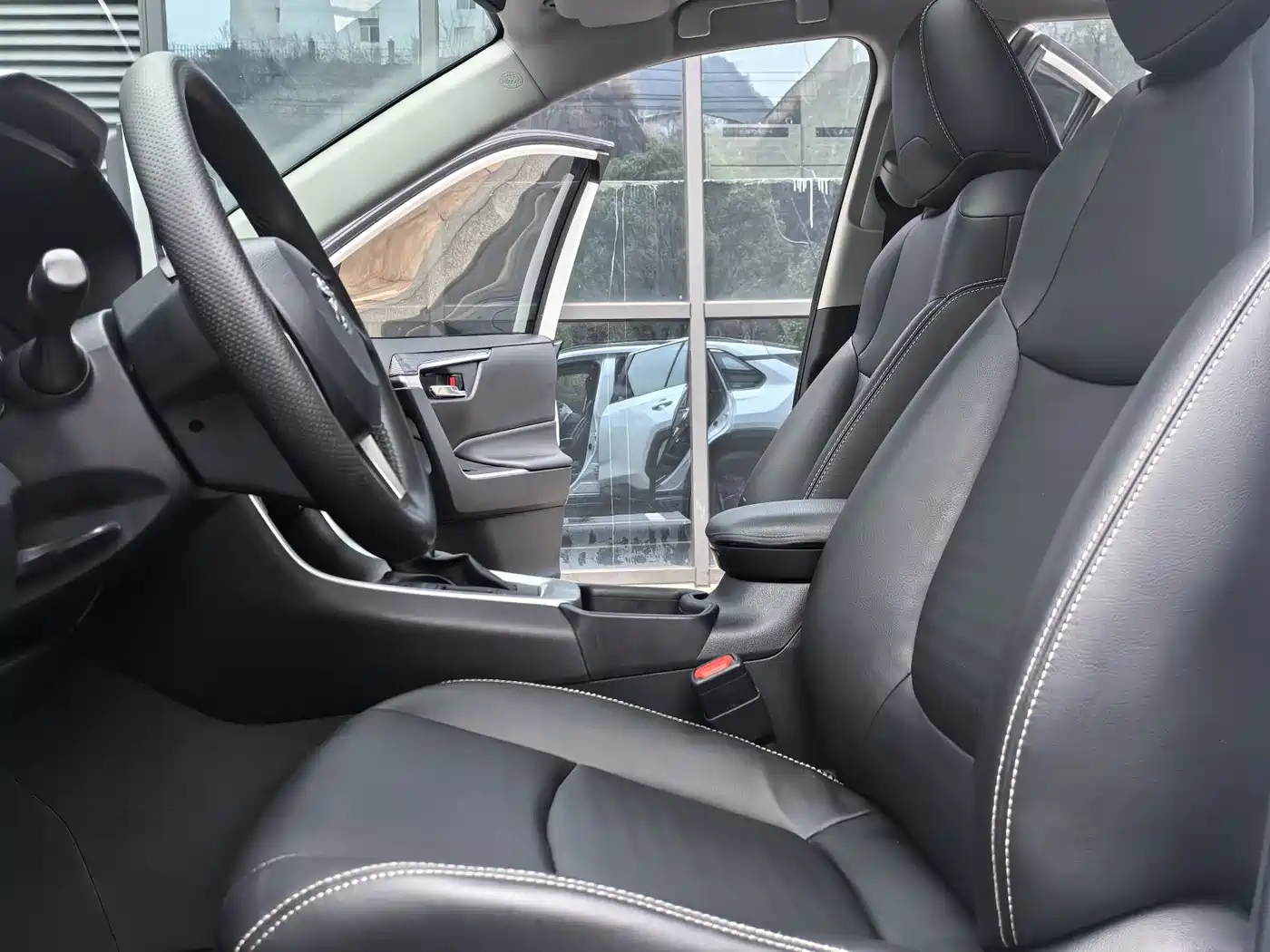 Toyota RAV4 Rongfang Dual Engine E+ 2021 2.5L 2WD Elite Pro фото 11