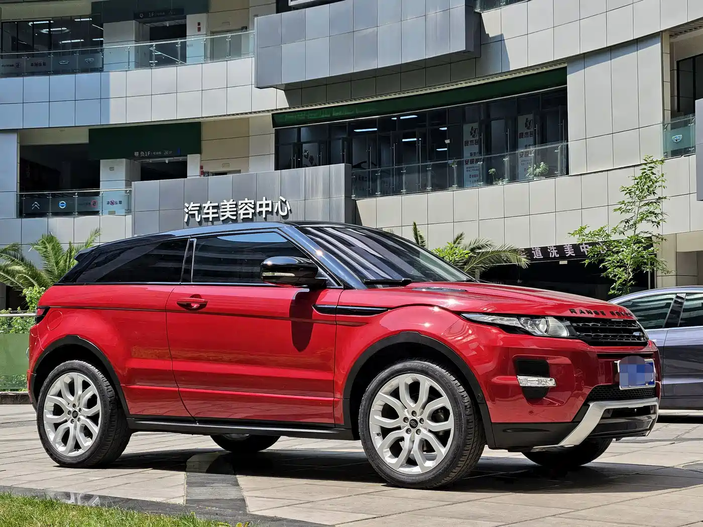 Land Rover Range Rover Evoque (Import) 2013 2.0T 3-door Dynamic Edition фото 3