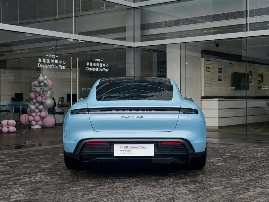 PORSCHE TAYCAN
