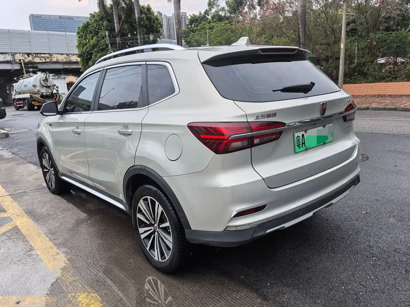 ROEWE RX5 NEW ENERGY