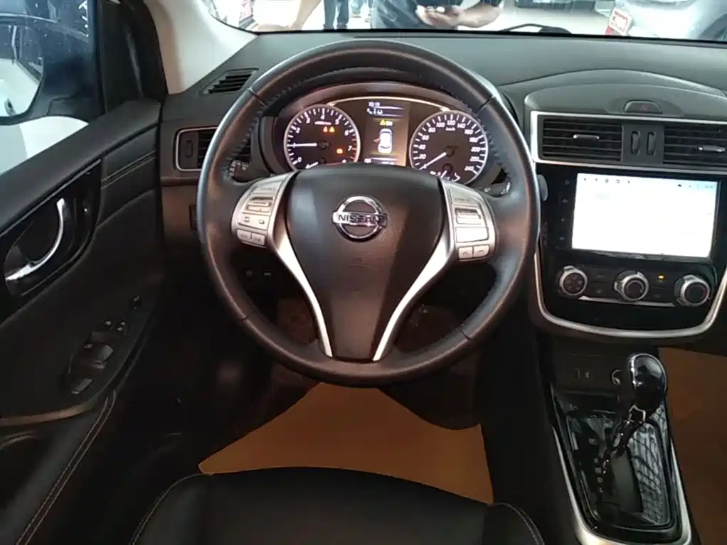Фото 11 - Nissan Tiida