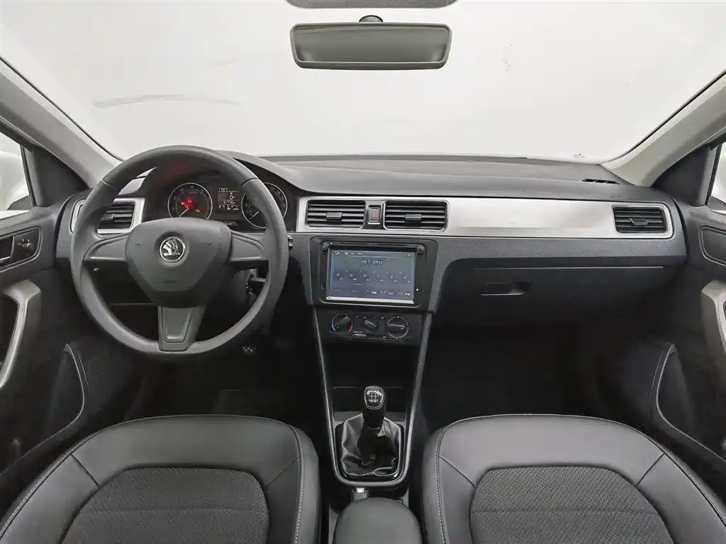 Škoda Skoda Rapid Spaceback 2016 Facelift 1.6L Manual Innovation Edition фото 5
