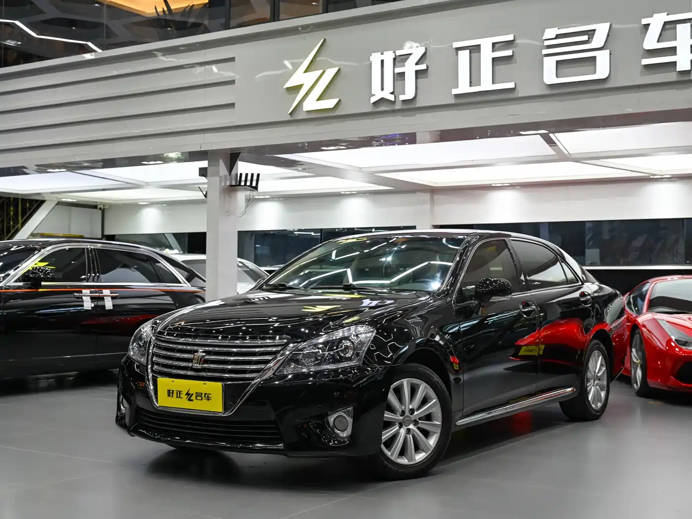 Toyota Crown 2012 2.5L Royal Leather Edition фото 2