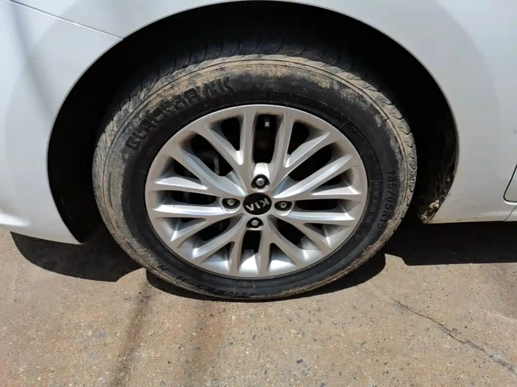Kia K2 2017 2017 Sedan 1.4L AT GLS