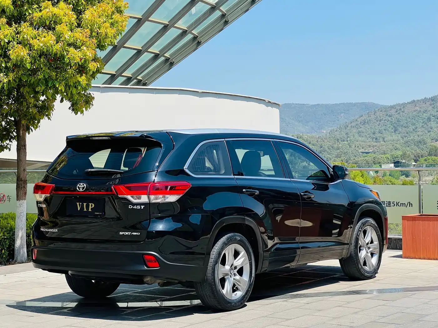 TOYOTA HIGHLANDER