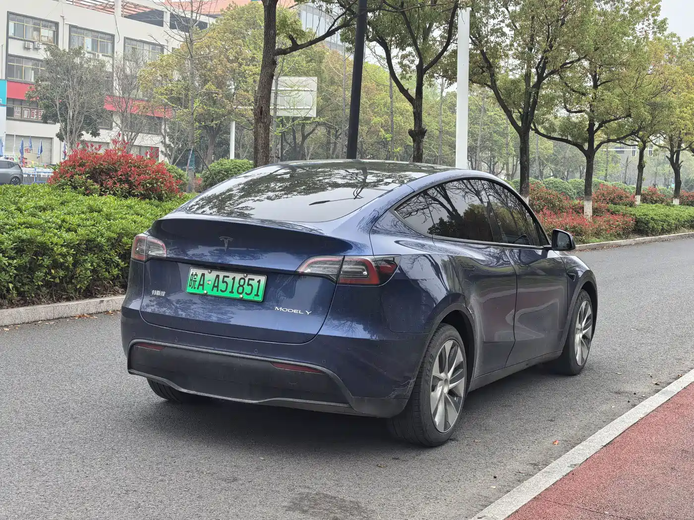 TESLA MODEL Y