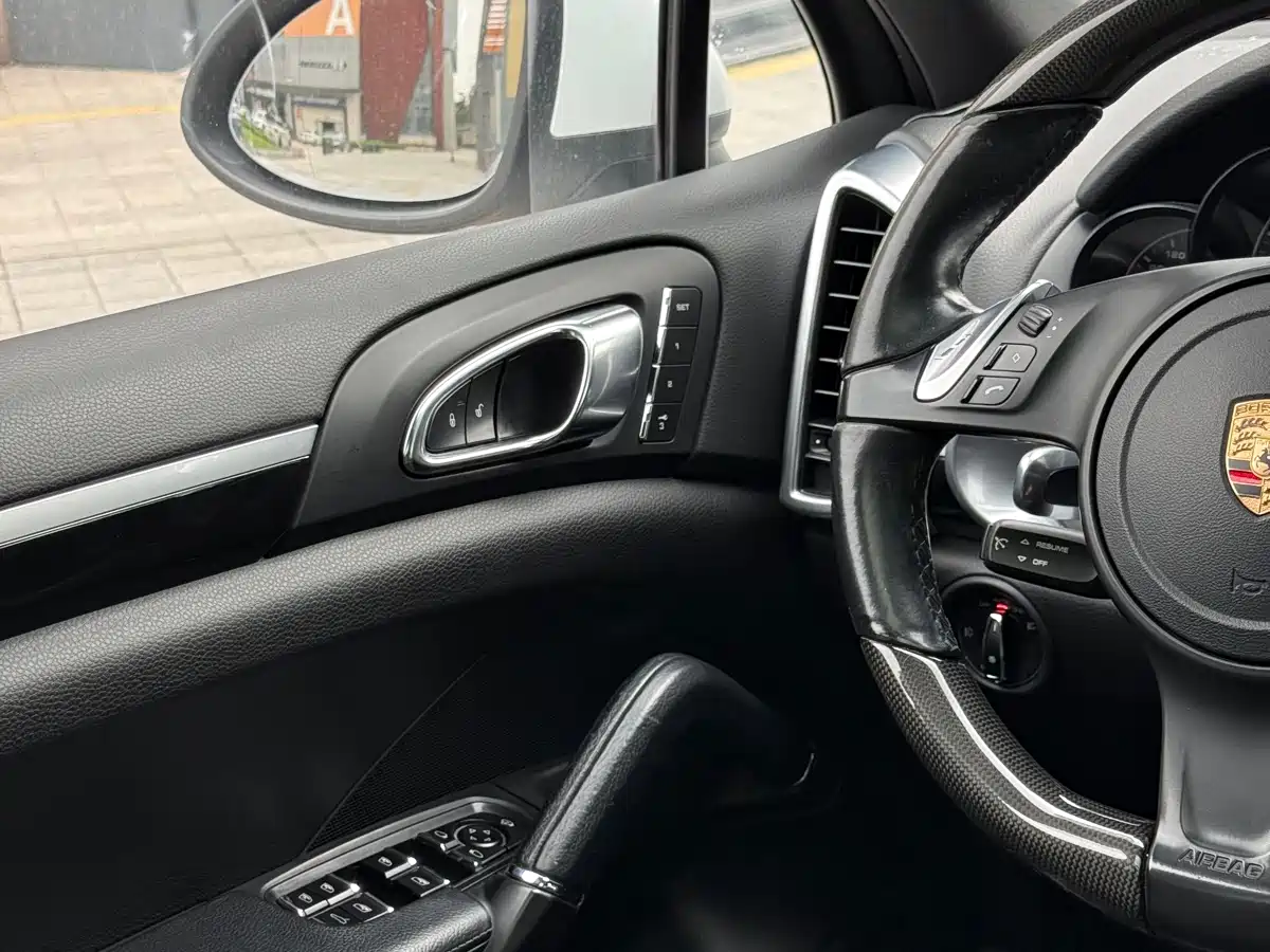 Porsche Cayenne 2014 Cayenne Platinum Edition 3.0T фото 26