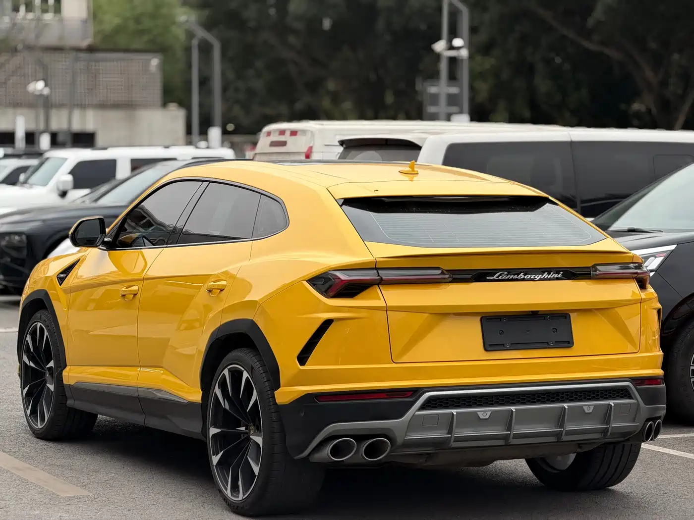 LAMBORGHINI URUS