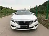 Photo 2 - Hyundai Sonata