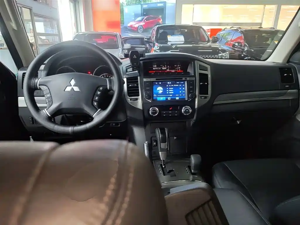 Mitsubishi Pajero (Import) 2016 3.0L Automatic Premium (China V) фото 10